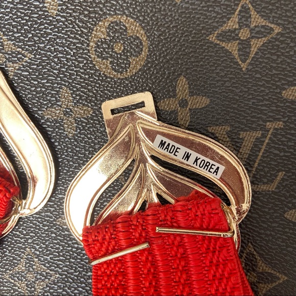 Vintage women red/gold buckle, stretch red 2” elastic band. Size waist 28”. Used - Picture 7 of 7